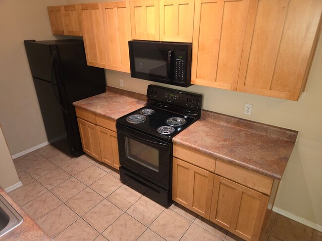 Building Photo - Westside Arbors Condo 2bd, 2ba - Students ...