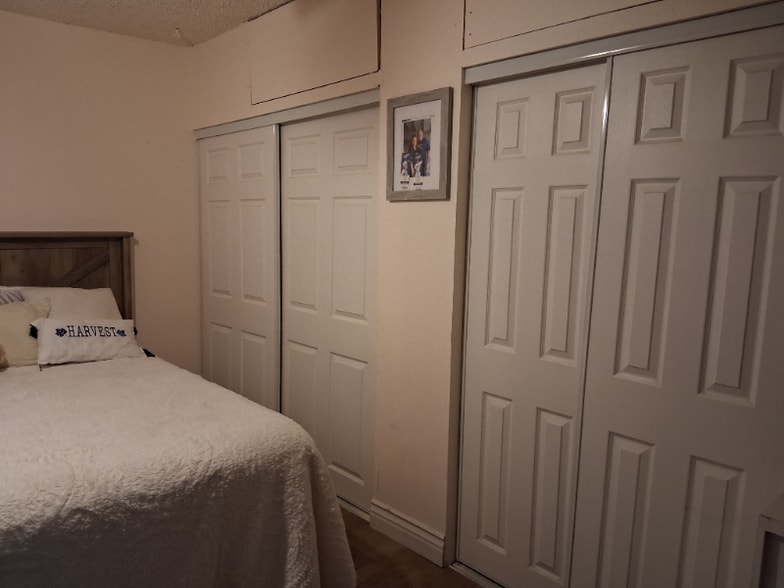 Building Photo - 1022 S Vancouver Ave