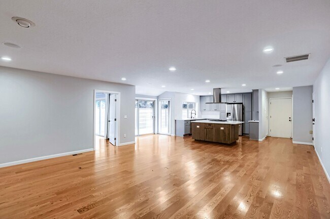 Building Photo - 15050 SW 141st Ave