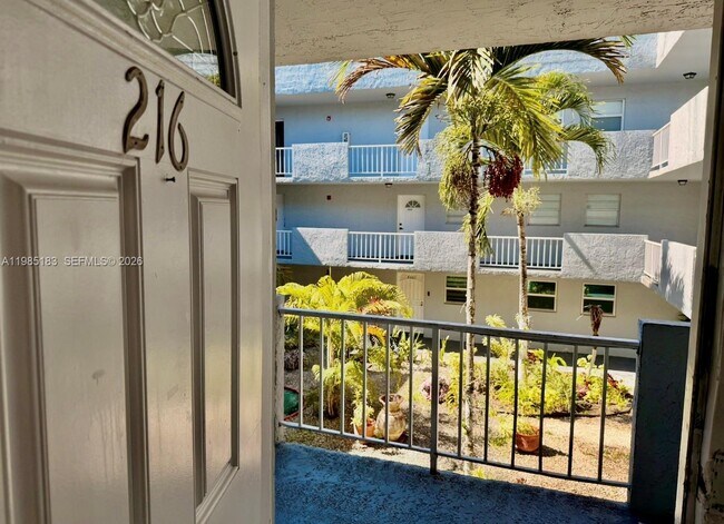 Building Photo - 1725 W 60th St