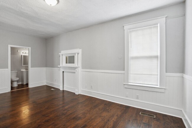 Building Photo - Large 3BR/2BA Downtown Savannah Home For Rent