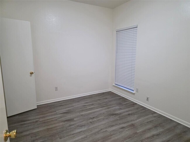 Building Photo - 4417 Lendall Ln