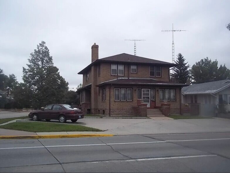 Building Photo - 205 E Pershing Blvd