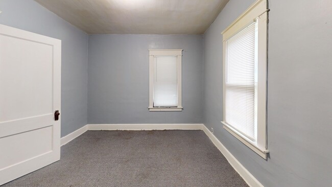 Building Photo - 244 Elmwood Dr