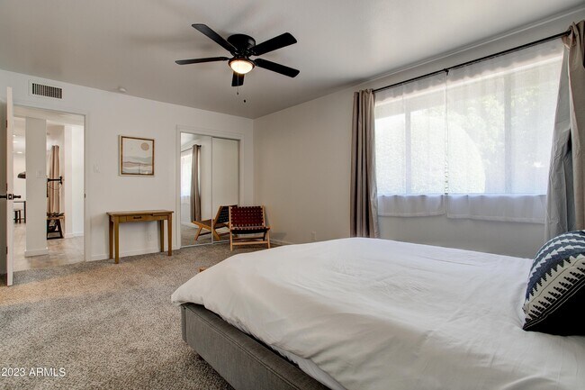 Building Photo - 1201 E Northview Ave