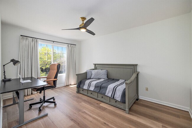 Building Photo - Gorgeous 5 Bedroom 4 Bathroom Single-Family Home in Lowry