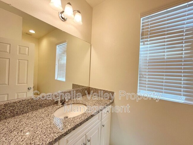 Building Photo - 532 Calle Vibrante