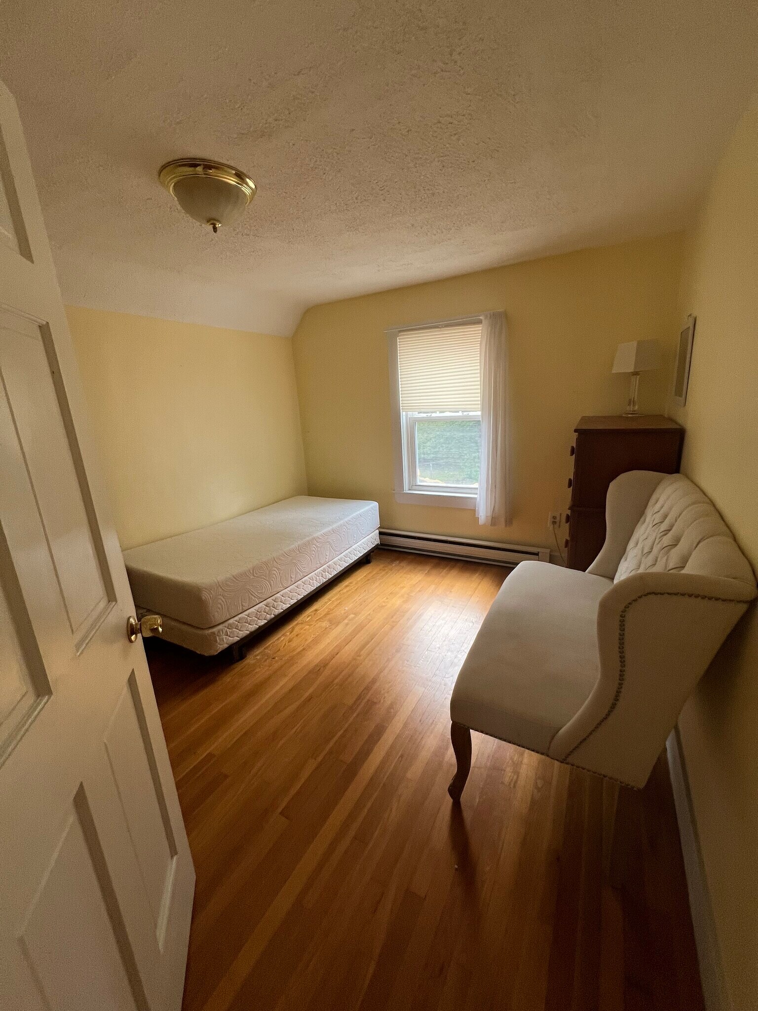 Smaller Bedroom - 265 Common St