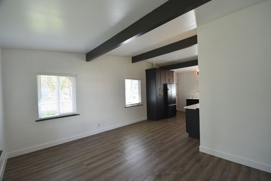 Building Photo - 6417 Whitsett Ave