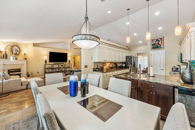 Building Photo - "Coastal Elegance Awaits: Spacious 4-Bed Oasis with Granite Touches on Shipwreck Road"