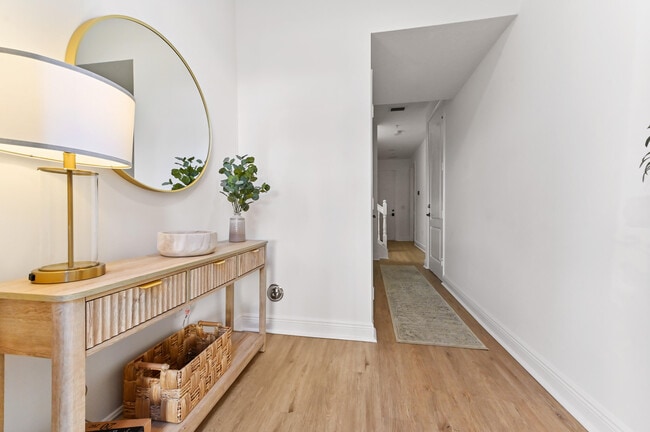 Building Photo - 642 NW 38th Cir