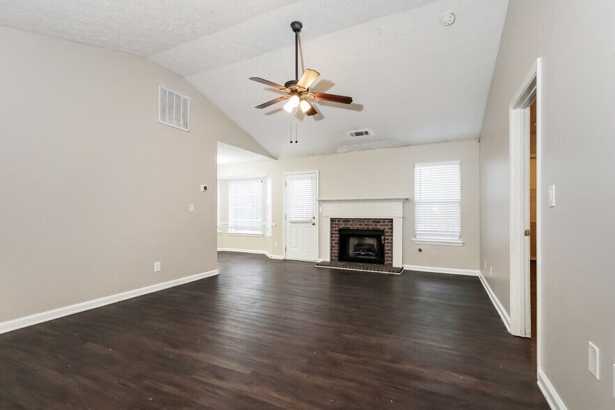 Building Photo - 454 Village Cir