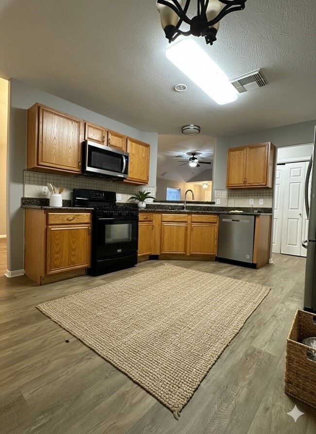 Building Photo - 2882 Sun River Ln