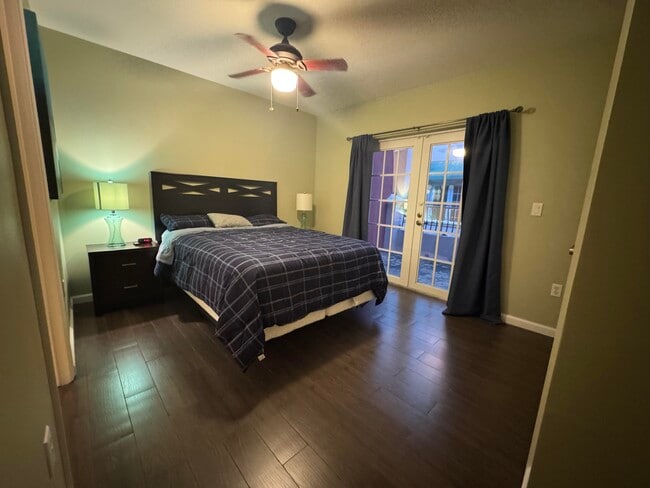 Building Photo - 1033 NE 17th Way