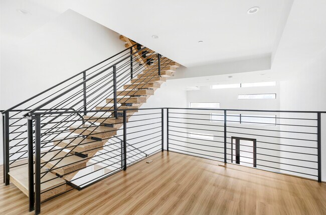 Building Photo - 10839 Kling St
