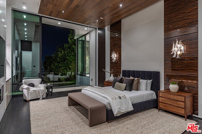 Building Photo - 9364 Beverlycrest Dr