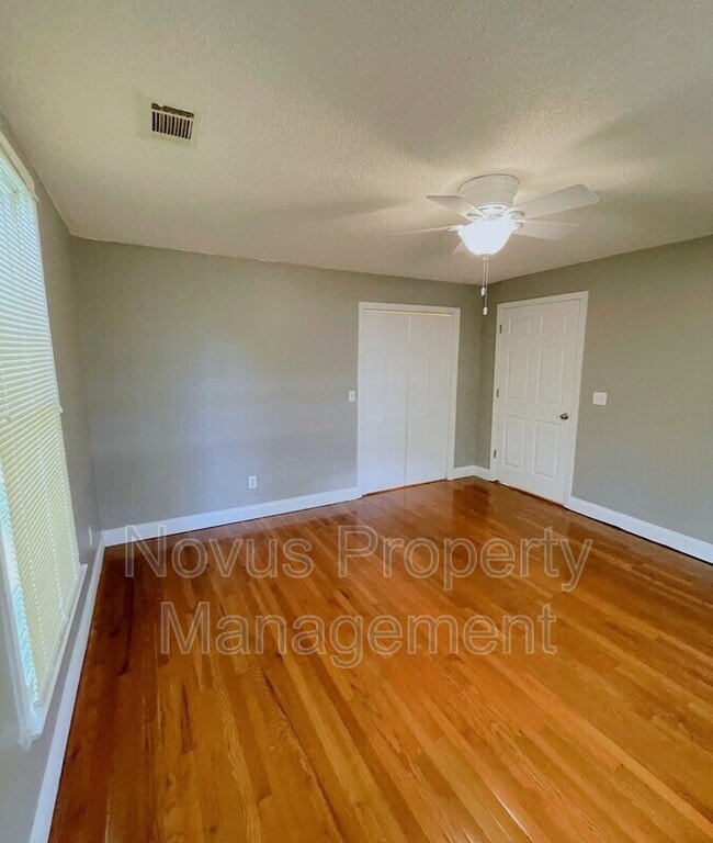 Building Photo - 102 W Lipham St