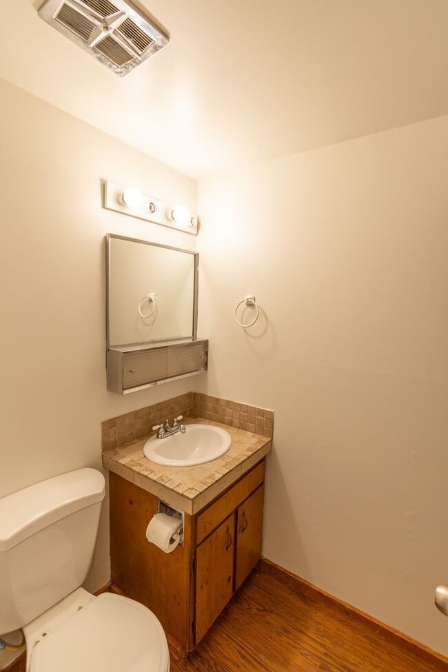 Building Photo - Ski season special, Month to month lease- ...