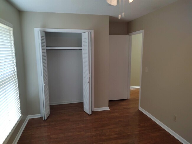 Building Photo - 1533 Woodgate Way