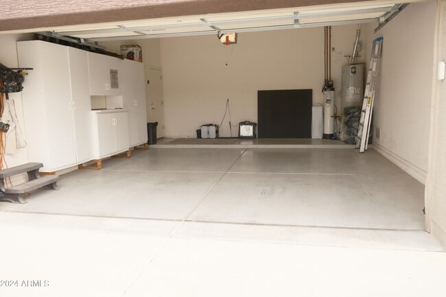 Building Photo - 18428 W Summer Haven Dr