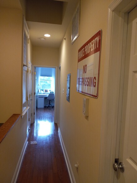 Building Photo - 1708 Fontain St