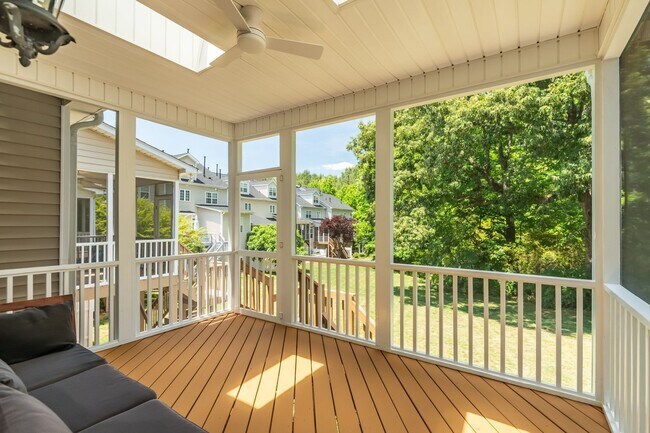 Building Photo - Gorgeous Lake Hogan Farms townhome available NOW!