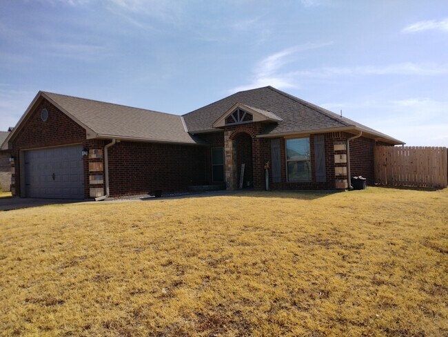 Building Photo - 401 Northeast Mountain Meadow Drive