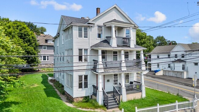 Building Photo - 1105 N Main St