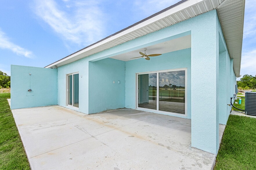 Building Photo - 7244 David Blvd