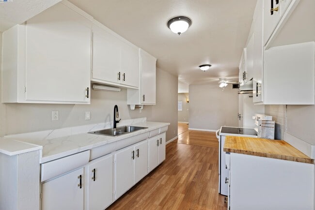 Building Photo - 666 Bluefield Ln