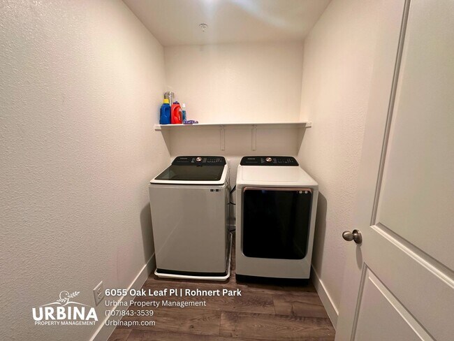 Building Photo - 6055 Oak Leaf Pl