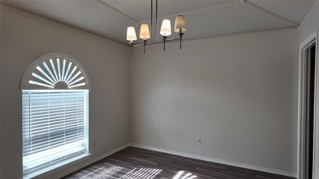 Building Photo - 613 Palomar Ln