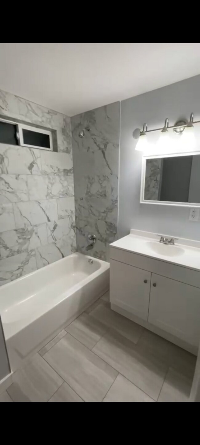 Building Photo - 12827 Glenwood Ave SW