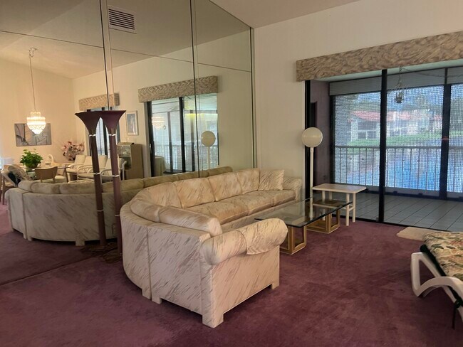 Building Photo - 10399 S Circle Lake Dr