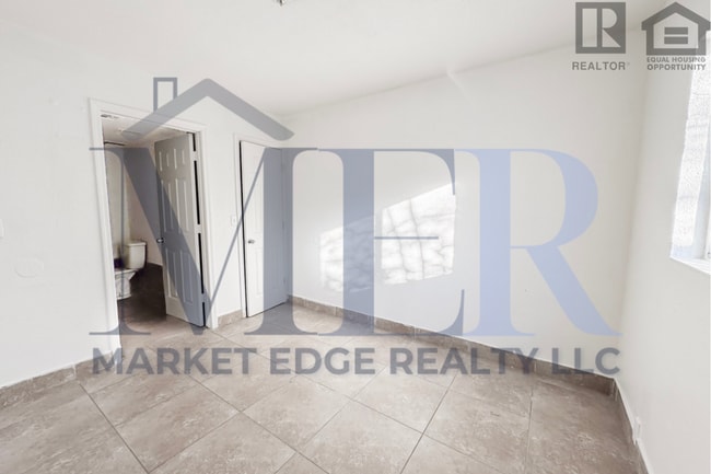 Building Photo - 1Bed/1Bath Apt at 16th St/Thomas Rd! NO CREDIT, NO BACKGROUND, NO RENTAL HISTORY CHECK!