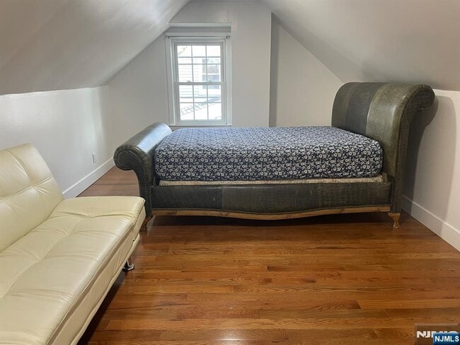 Building Photo - 11 Raymond Pl