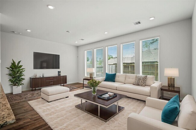 Building Photo - 613 Royal Arch Dr