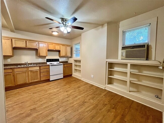 Building Photo - 301 Amarillo St