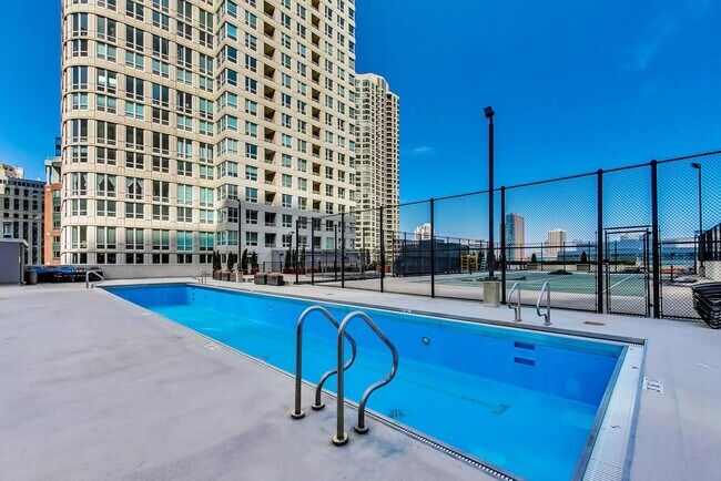 Building Photo - 345 N La Salle Dr