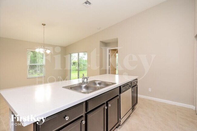 Building Photo - 1573 SW Bermel Ave