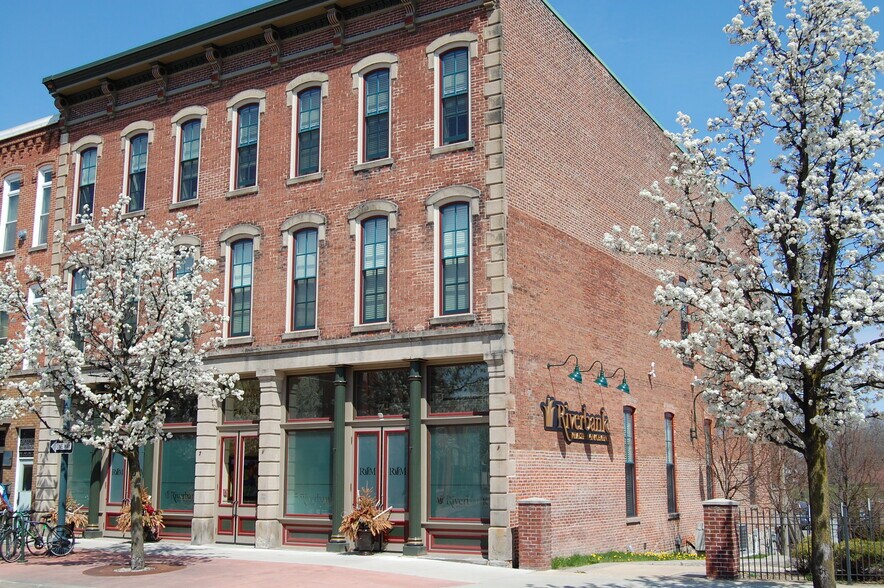 Exterior - 84 W Front St