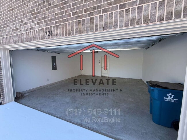 Building Photo - 724 4th St