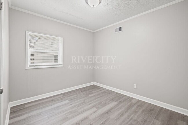 Building Photo - DON'T MISS OUT ON THIS BERCLAIR BEAUTY!!!!!!! Section 8 Welcomed !!!!