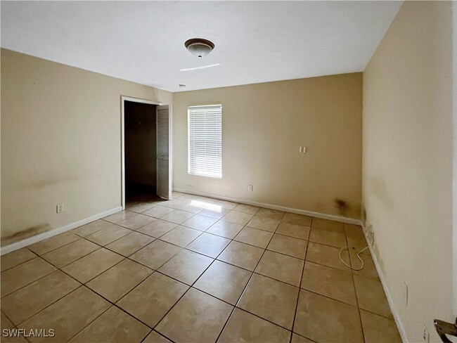 Building Photo - 2831 SE 19th Pl