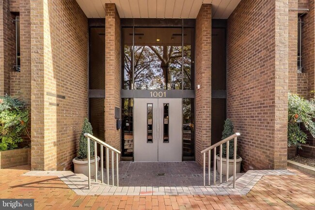 Building Photo - 1001 26th St NW