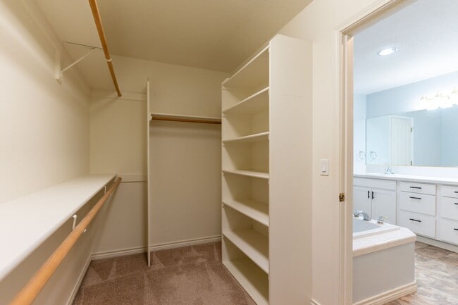 Building Photo - 16130 SW Loon Dr