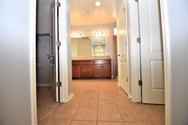 Building Photo - 3303 Southerland Rd