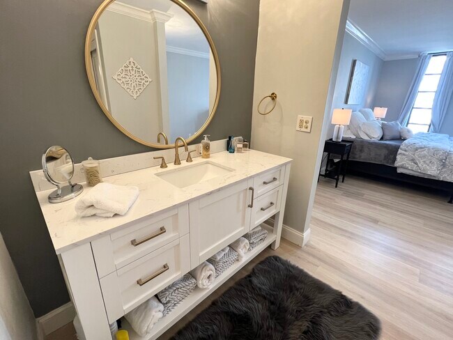 Vanity table in master suite - 1000 S Ocean Blvd
