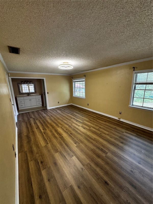 Building Photo - 2115 Stewart Ln