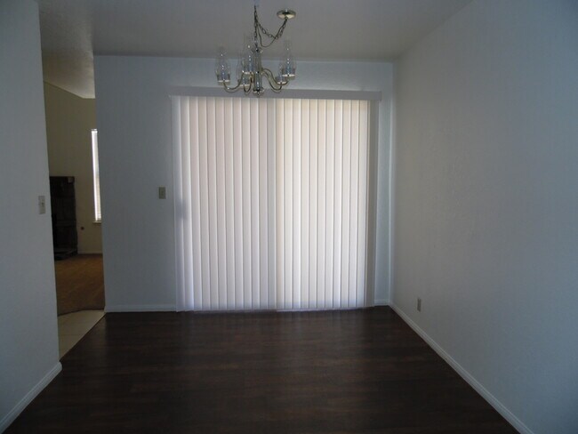 Building Photo - East - Townhome located in Gated Community